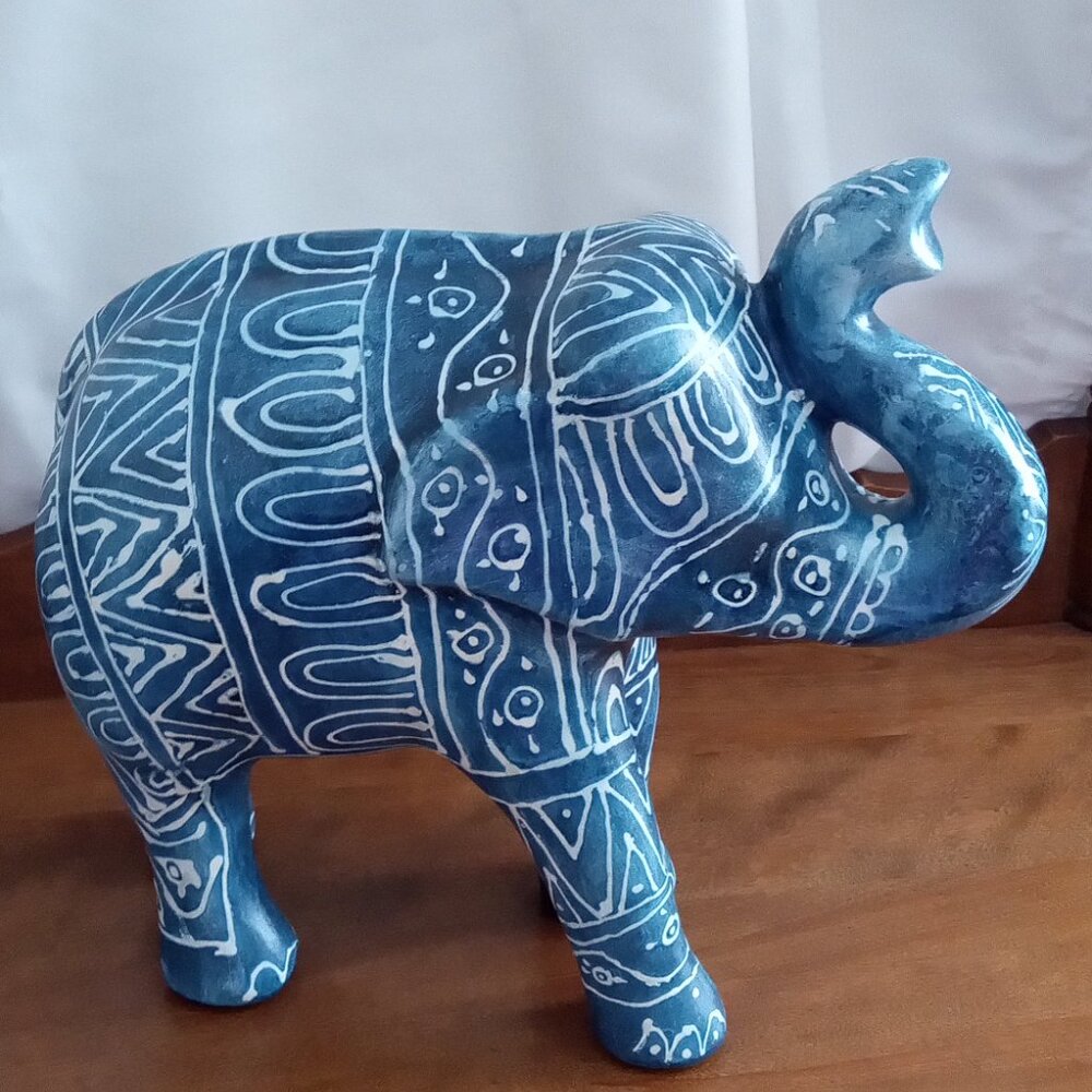 Elephant Statue - Picture 2 of 7
